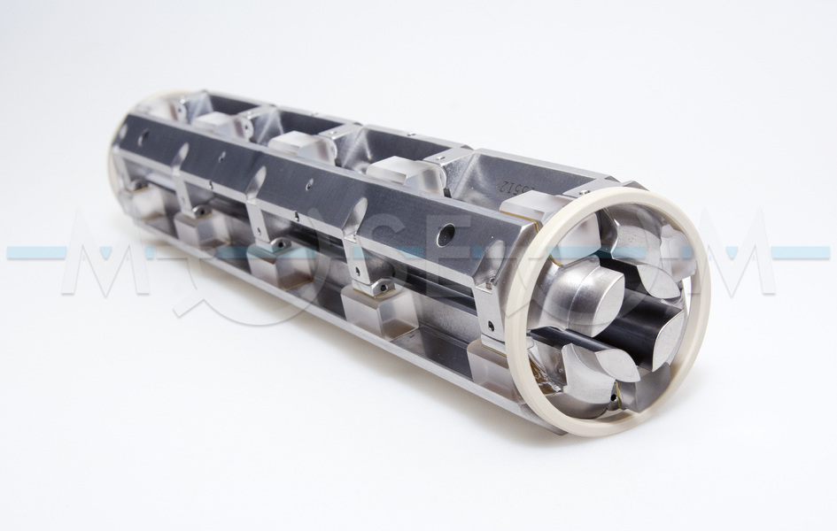 Quadrupole mass analyzer