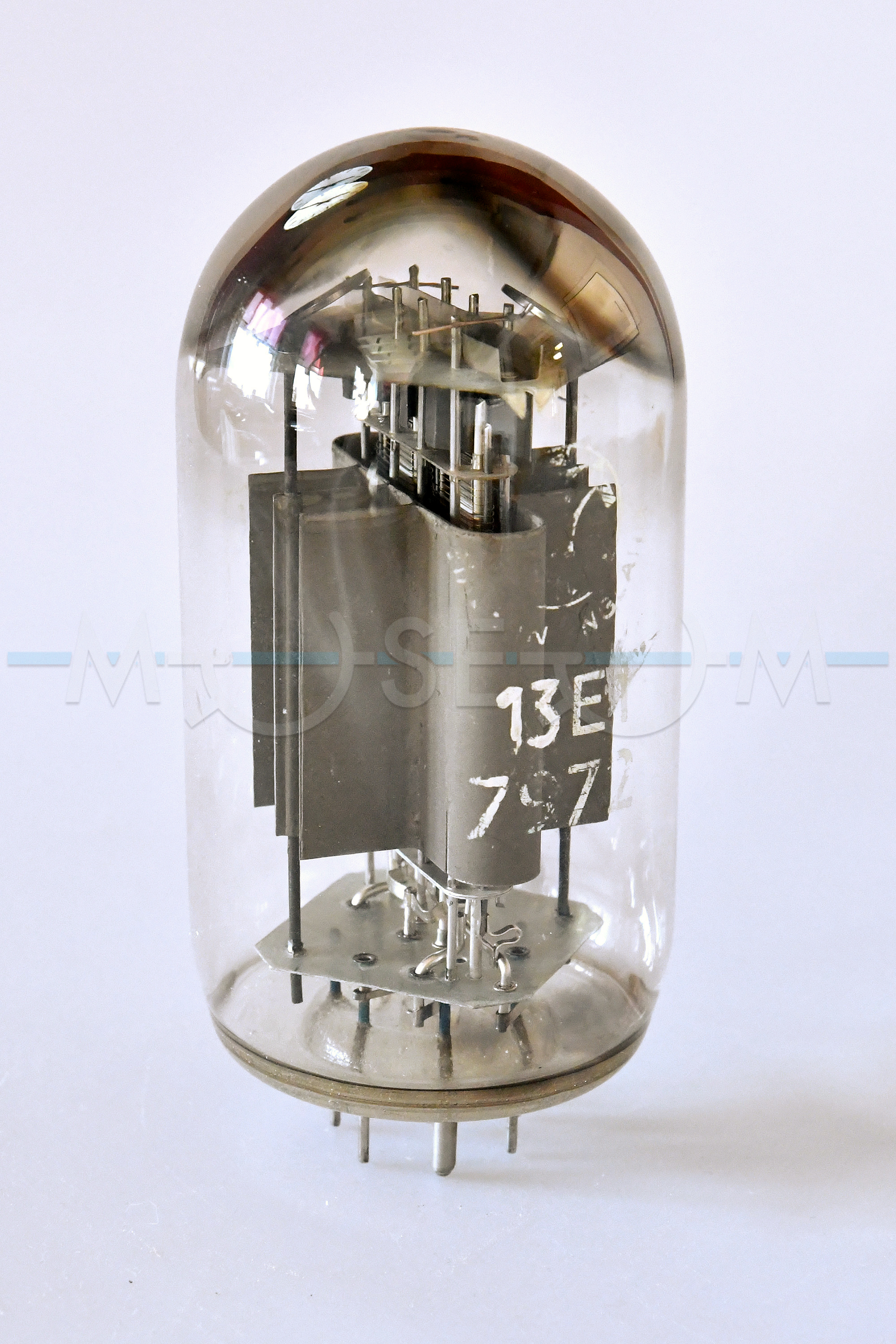 Power vacuum tube 13E1  